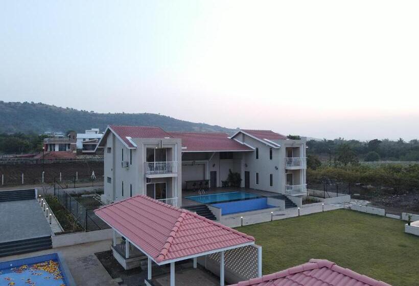 هتل Isola Luxury Farm Suites