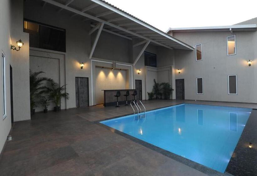 هتل Isola Luxury Farm Suites