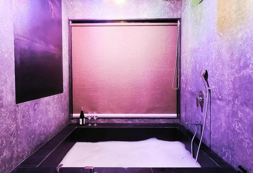 هتل Isola Luxury Farm Suites