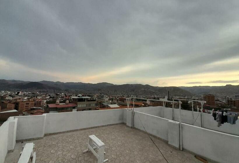 بنسيون Flor Zoe