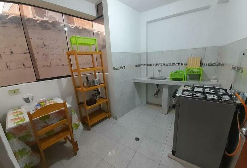 بنسيون Flor Zoe