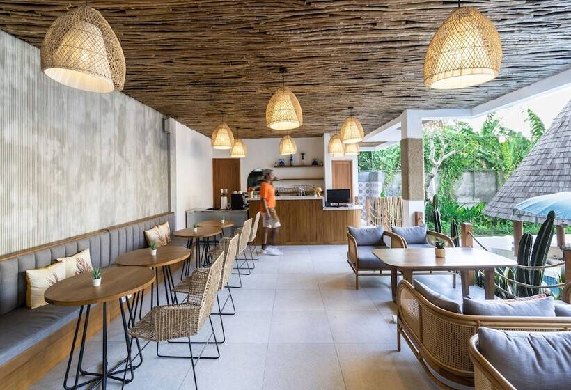 הוסטל Roomates Surf Camp Canggu By Ini Vie Hospitality