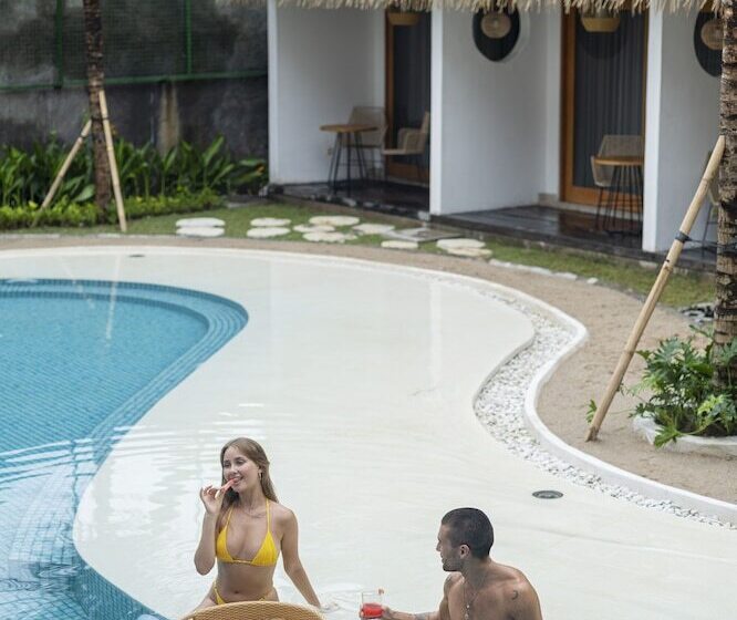 הוסטל Roomates Surf Camp Canggu By Ini Vie Hospitality