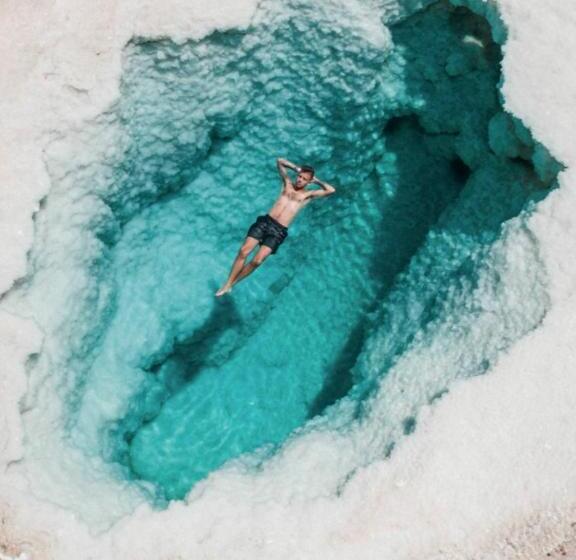 تختخواب و صبحانه Hidden Place