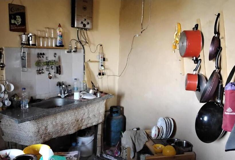 تختخواب و صبحانه Hidden Place