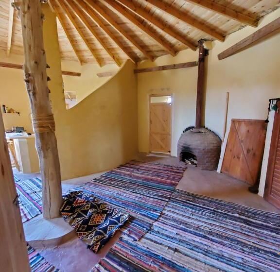 تختخواب و صبحانه Hidden Place