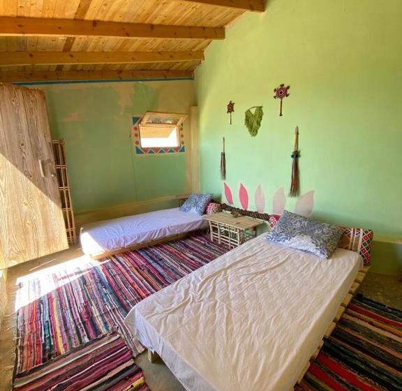 تختخواب و صبحانه Hidden Place