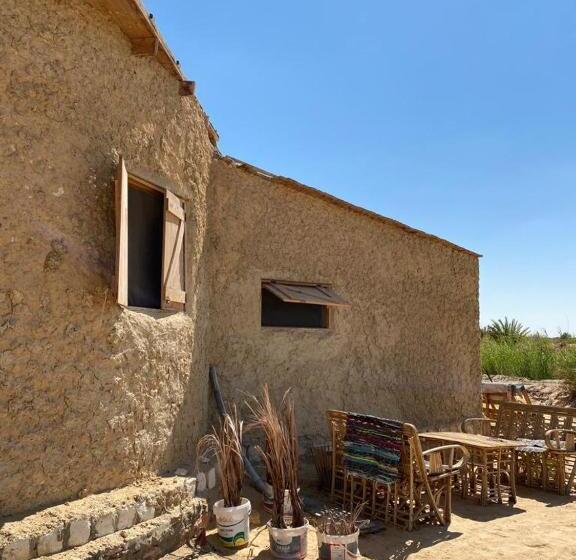 تختخواب و صبحانه Hidden Place