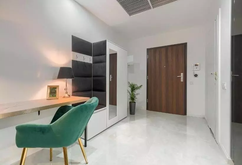 Hanza Tower 5 Stars