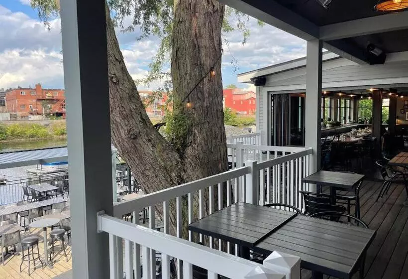 ホテル Auberge Des Cantons