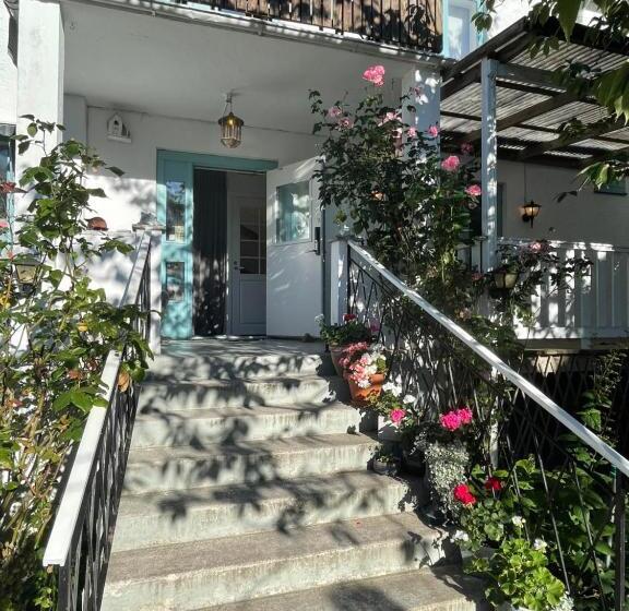 בית מלון כפרי Gåsen Out B&b