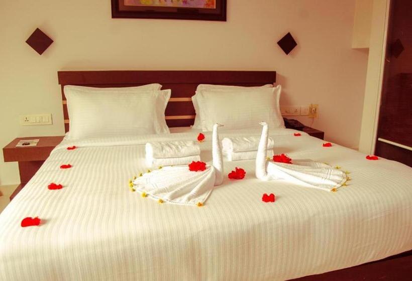 هتل Leela Backwater Inn