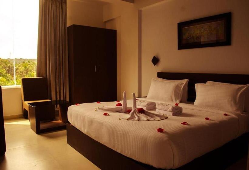 هتل Leela Backwater Inn