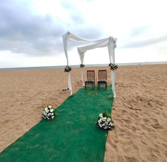 هتل Leela Backwater Inn