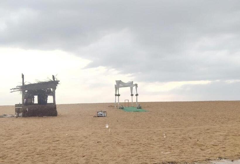 هتل Leela Backwater Inn