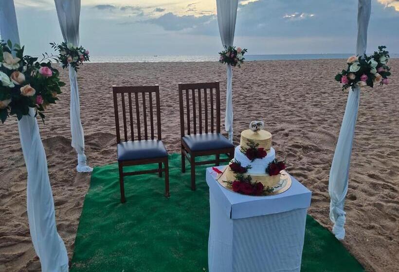 هتل Leela Backwater Inn