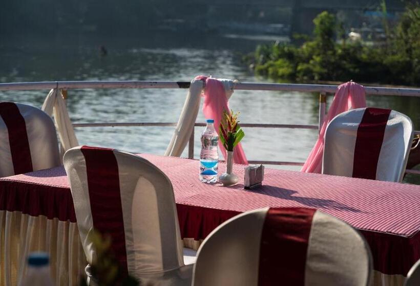 هتل Leela Backwater Inn