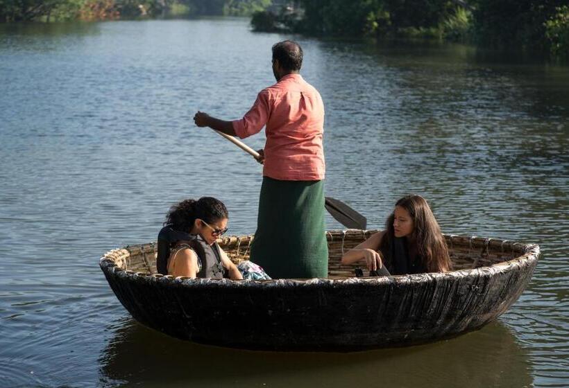 هتل Leela Backwater Inn