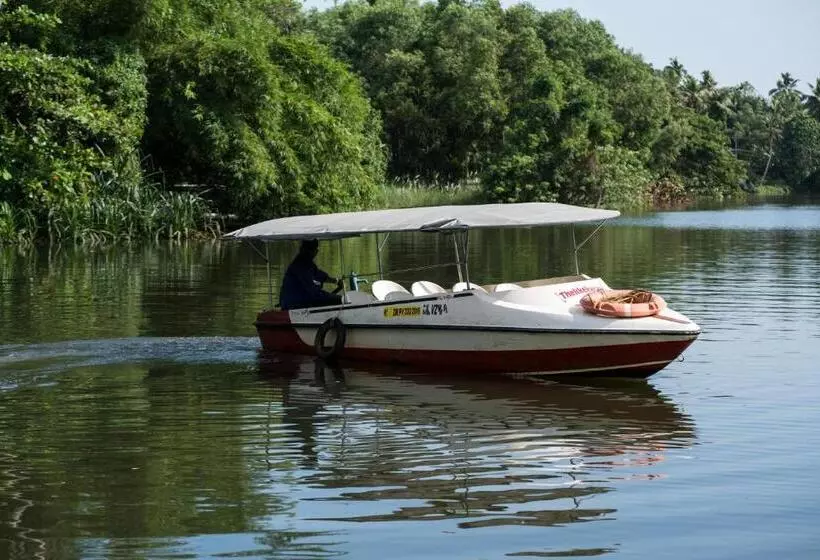 ホテル Leela Backwater Inn
