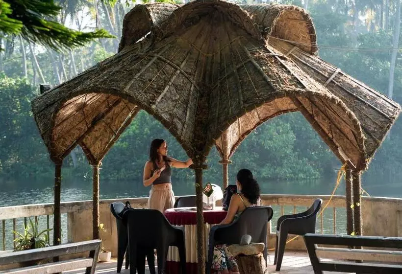ホテル Leela Backwater Inn