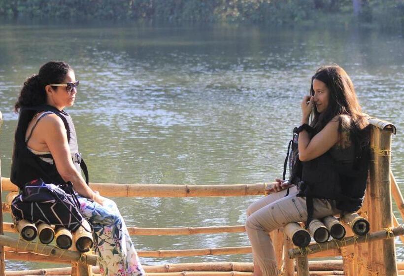 هتل Leela Backwater Inn