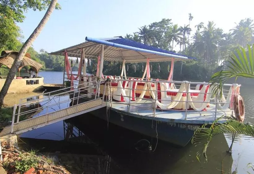 ホテル Leela Backwater Inn