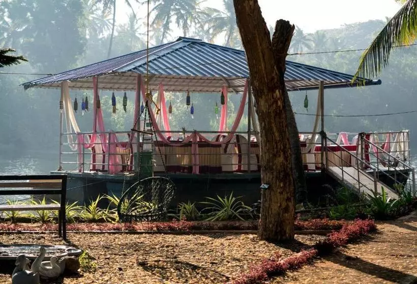 ホテル Leela Backwater Inn