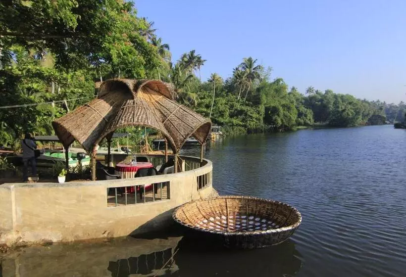 ホテル Leela Backwater Inn