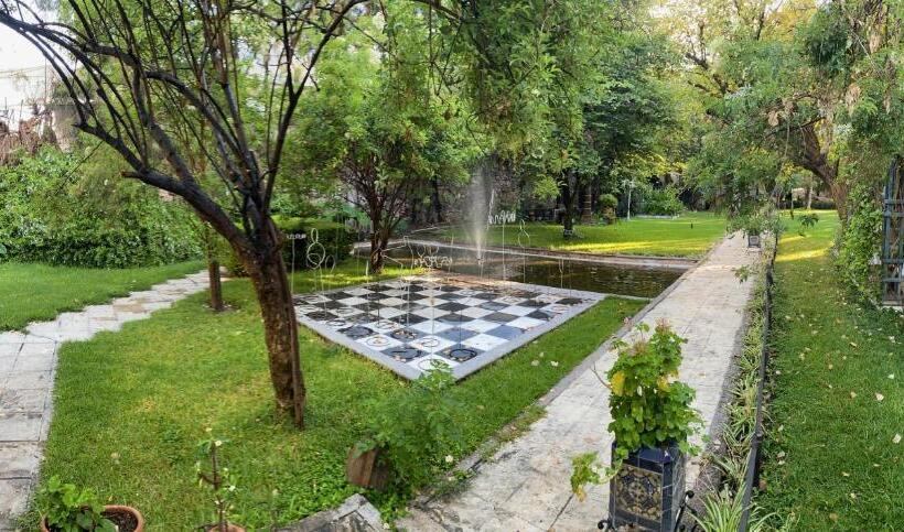 هتل Magnolias Jardin & Boutique Suites