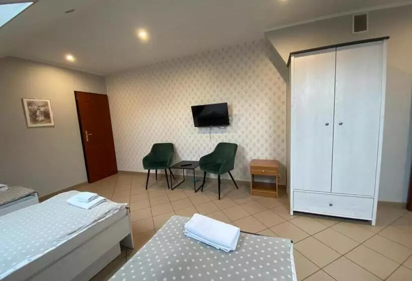 Hotelli Restauracja Zacisze Leśne Noclegi