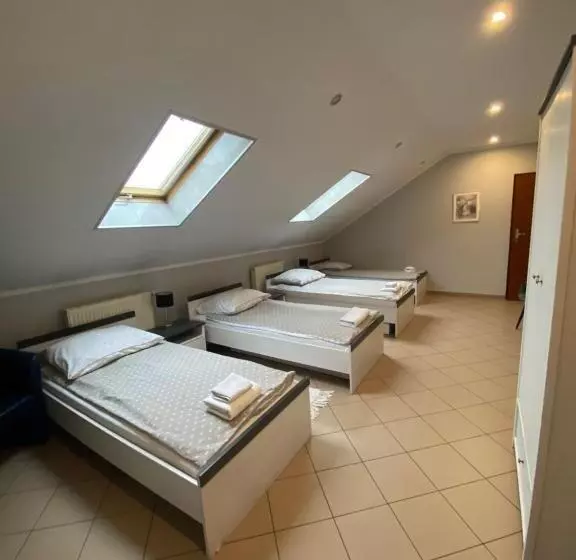 Hotelli Restauracja Zacisze Leśne Noclegi