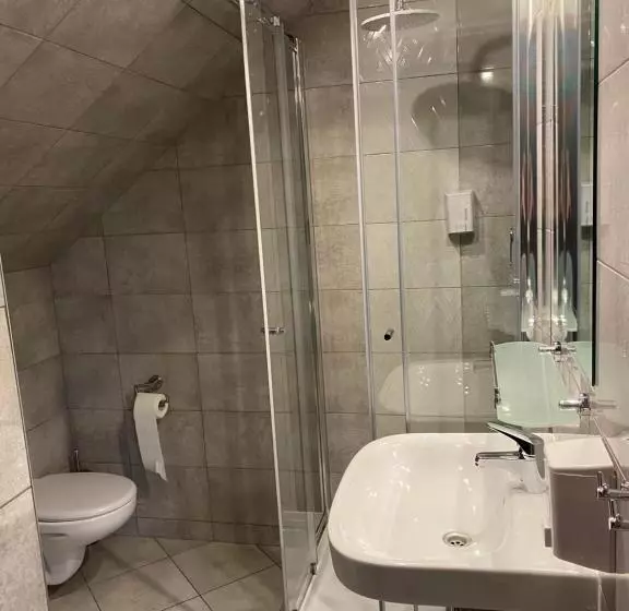 Hotelli Restauracja Zacisze Leśne Noclegi