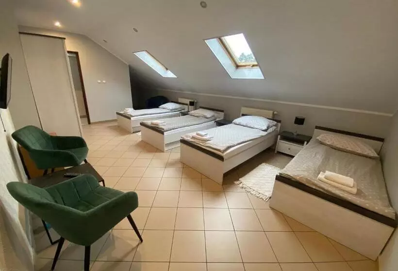 Hotelli Restauracja Zacisze Leśne Noclegi