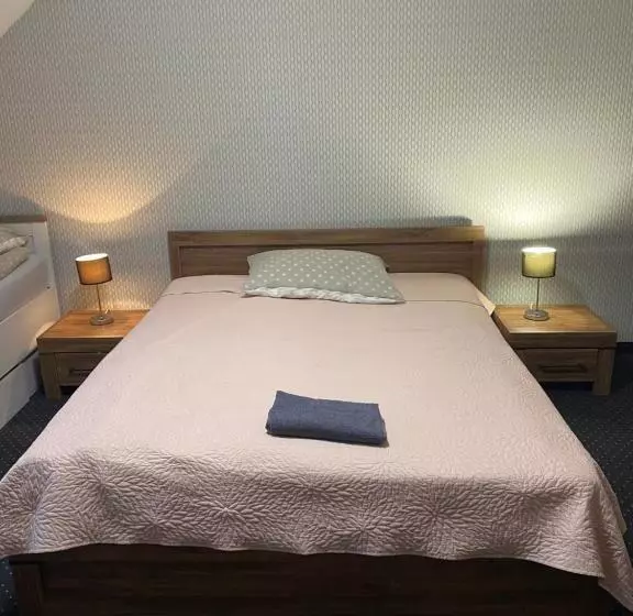 Hotelli Restauracja Zacisze Leśne Noclegi