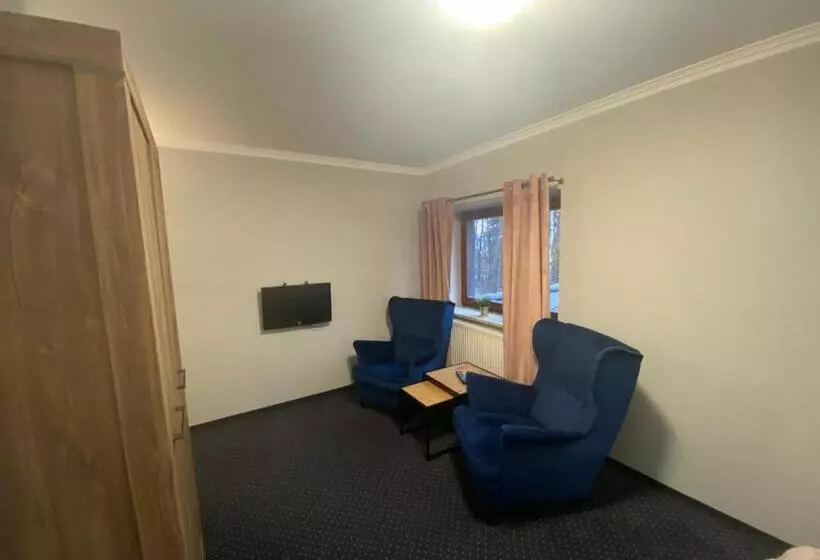 Hotelli Restauracja Zacisze Leśne Noclegi