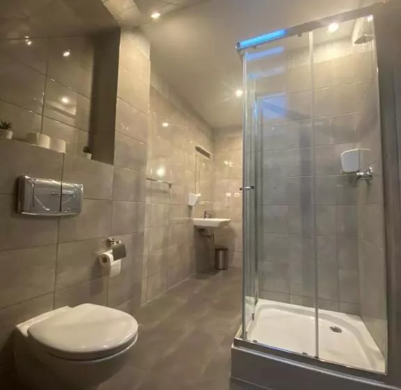 Hotelli Restauracja Zacisze Leśne Noclegi