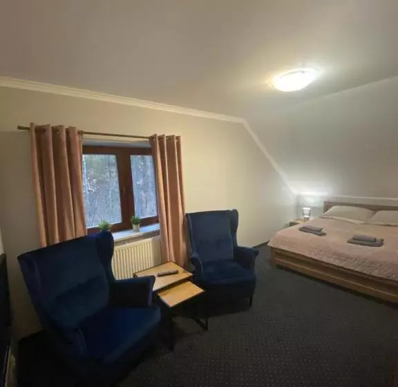 Hotelli Restauracja Zacisze Leśne Noclegi