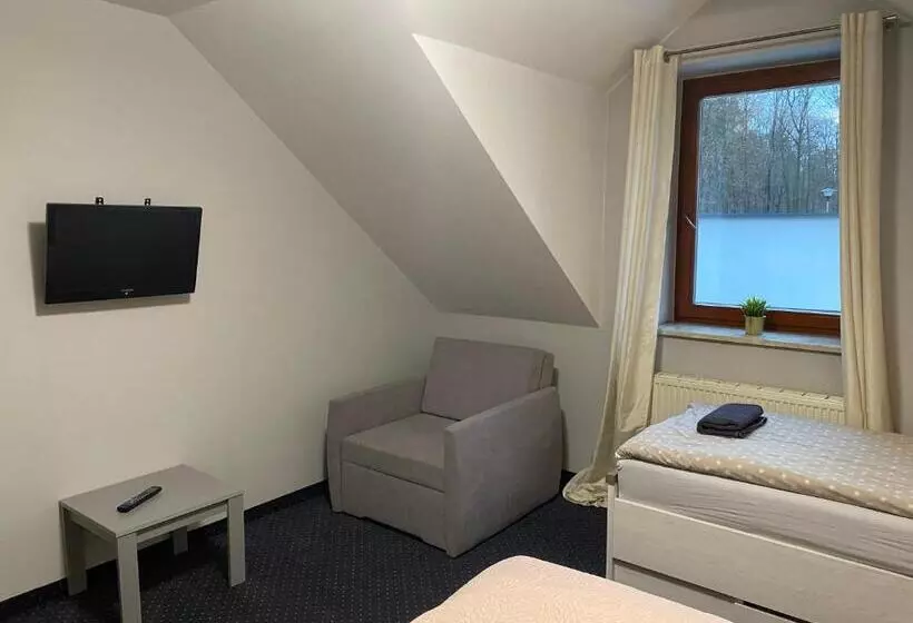 Hotelli Restauracja Zacisze Leśne Noclegi