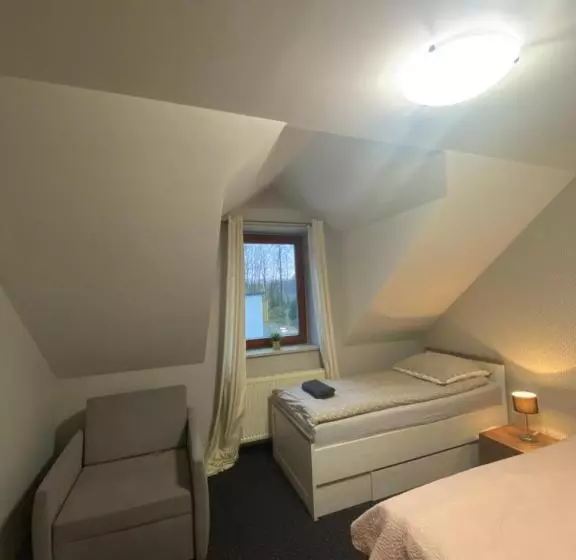 Hotelli Restauracja Zacisze Leśne Noclegi