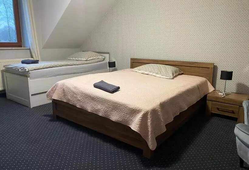 Hotelli Restauracja Zacisze Leśne Noclegi