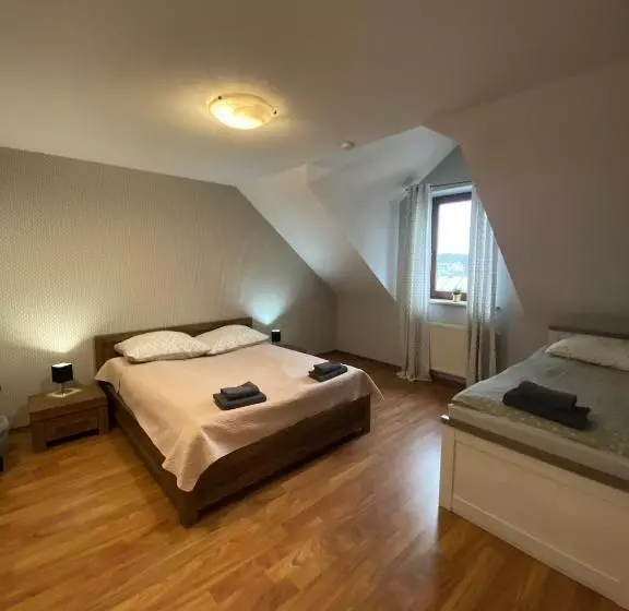 Hotelli Restauracja Zacisze Leśne Noclegi