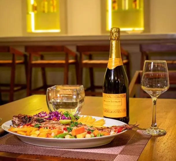 Hotelli Serenity Boutique   Unawatuna