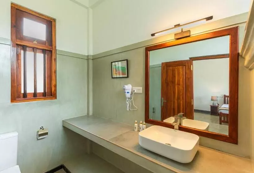 Hotelli Serenity Boutique   Unawatuna