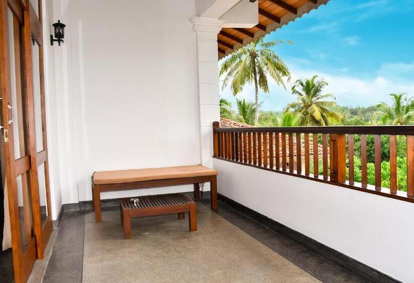 בית מלון כפרי Serenity Boutique   Unawatuna