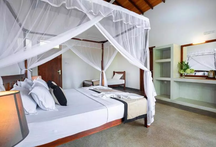 Hotelli Serenity Boutique   Unawatuna