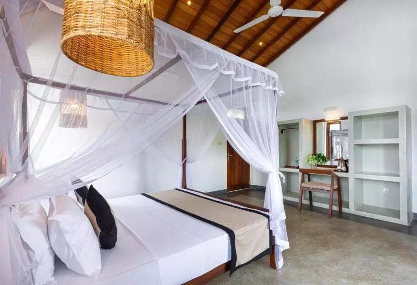 Hotelli Serenity Boutique   Unawatuna