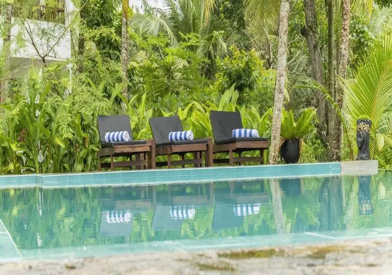 Hotelli Serenity Boutique   Unawatuna
