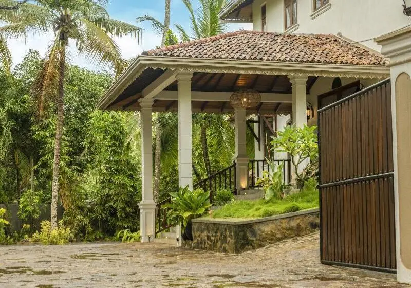 Hotelli Serenity Boutique   Unawatuna