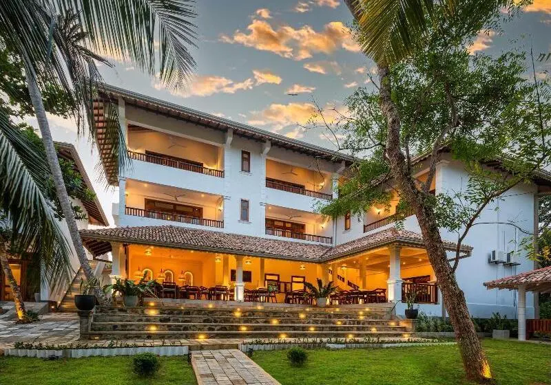 Hotelli Serenity Boutique   Unawatuna