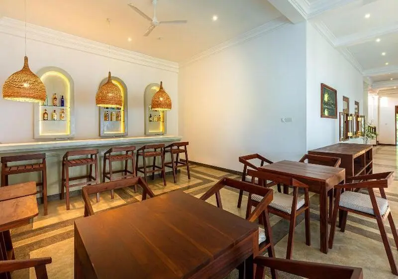 Hotelli Serenity Boutique   Unawatuna